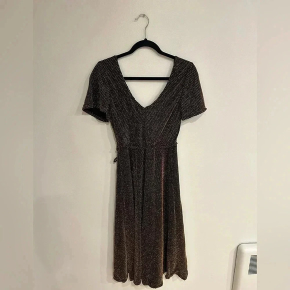 NWOT LEITH gold pin stripe fit & flare flutter sleeve v neck tie belt dress XS-M - Picture 15 of 15